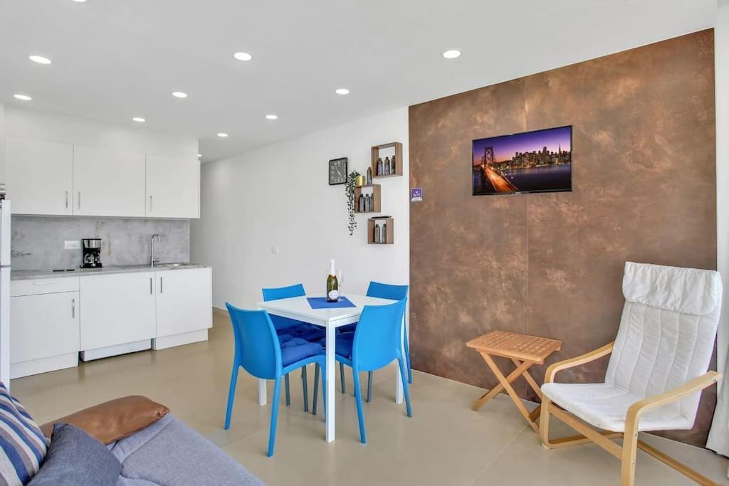 Studio In Torres Del Sol Griffin Near The Beach アロナ エクステリア 写真