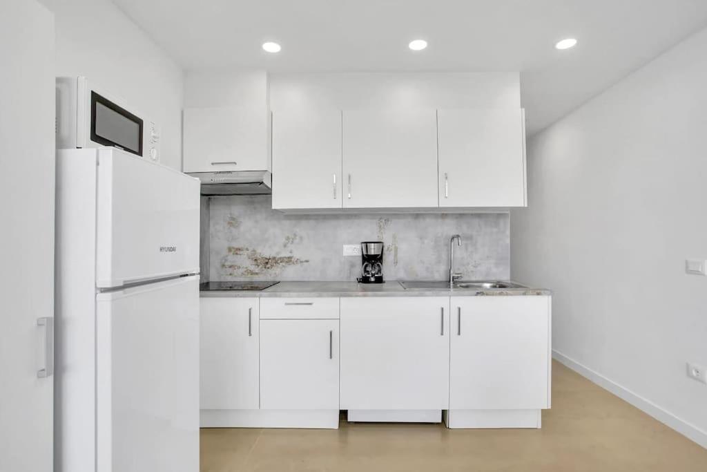 Studio In Torres Del Sol Griffin Near The Beach アロナ エクステリア 写真