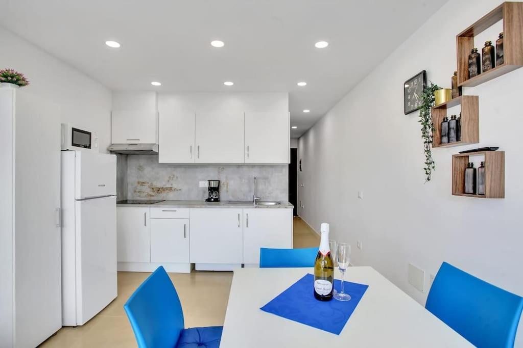 Studio In Torres Del Sol Griffin Near The Beach アロナ エクステリア 写真