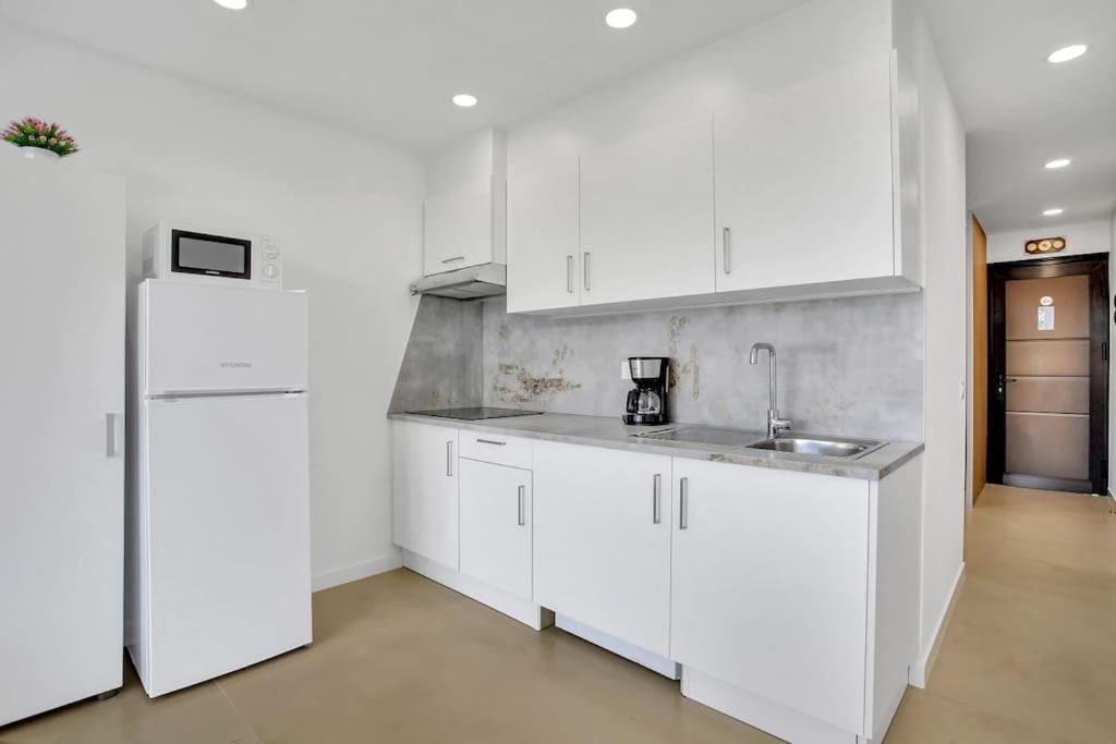 Studio In Torres Del Sol Griffin Near The Beach アロナ エクステリア 写真