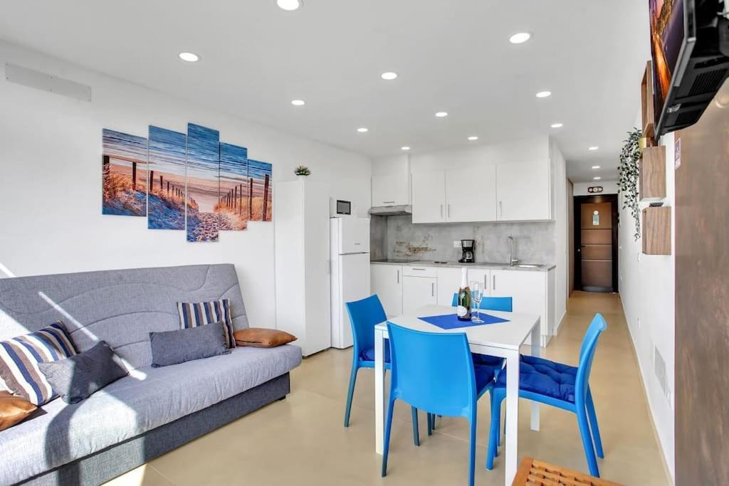 Studio In Torres Del Sol Griffin Near The Beach アロナ エクステリア 写真